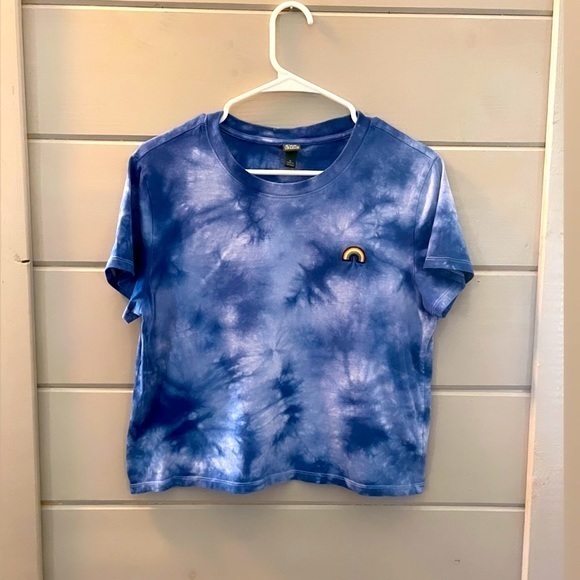 Tie‎ dye short sleeve size M crop top with small rainbow on left side - Picture 2 of 5
